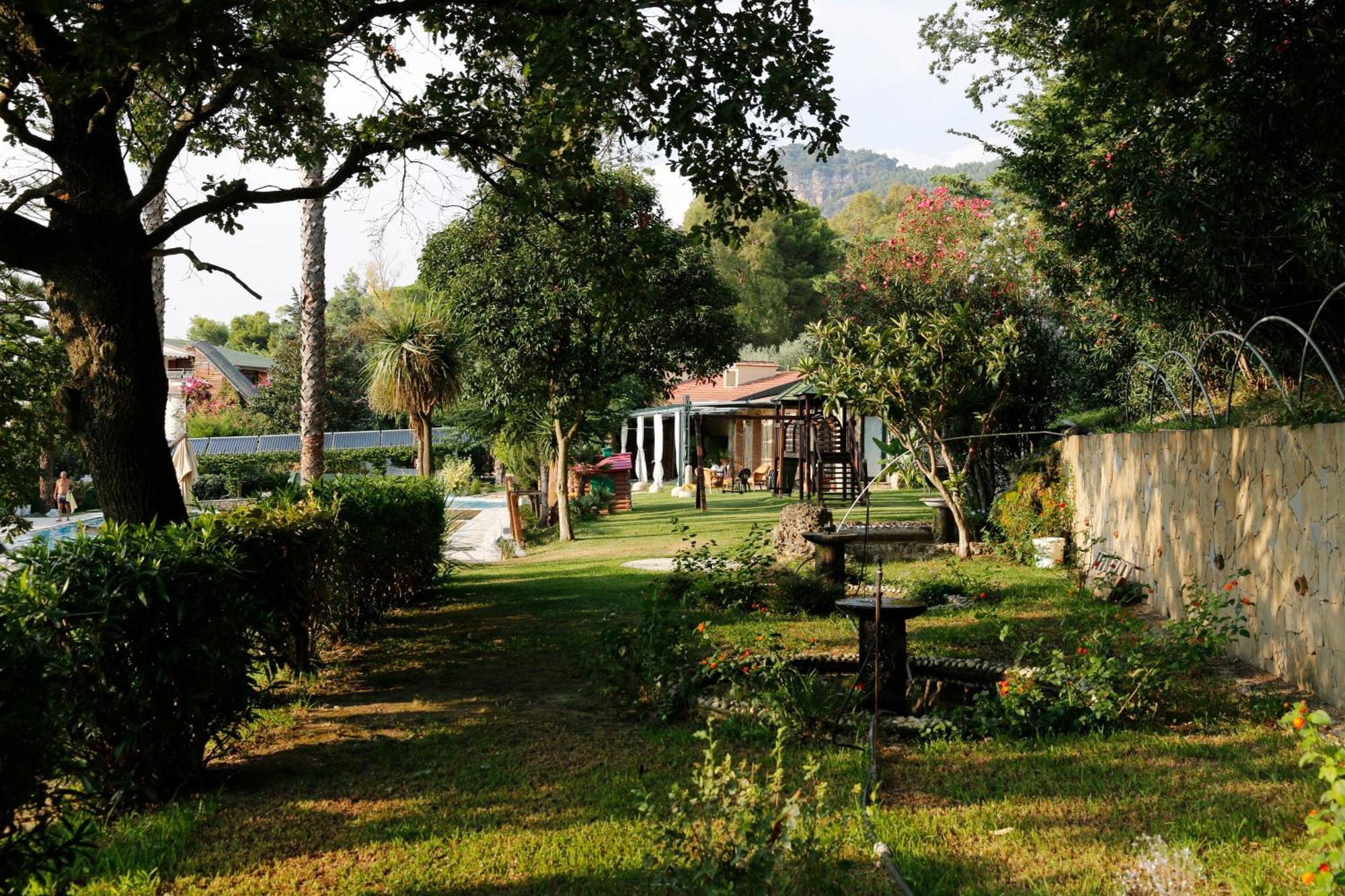 Residenza Giancesare Family Apartments Paestum Bagian luar foto