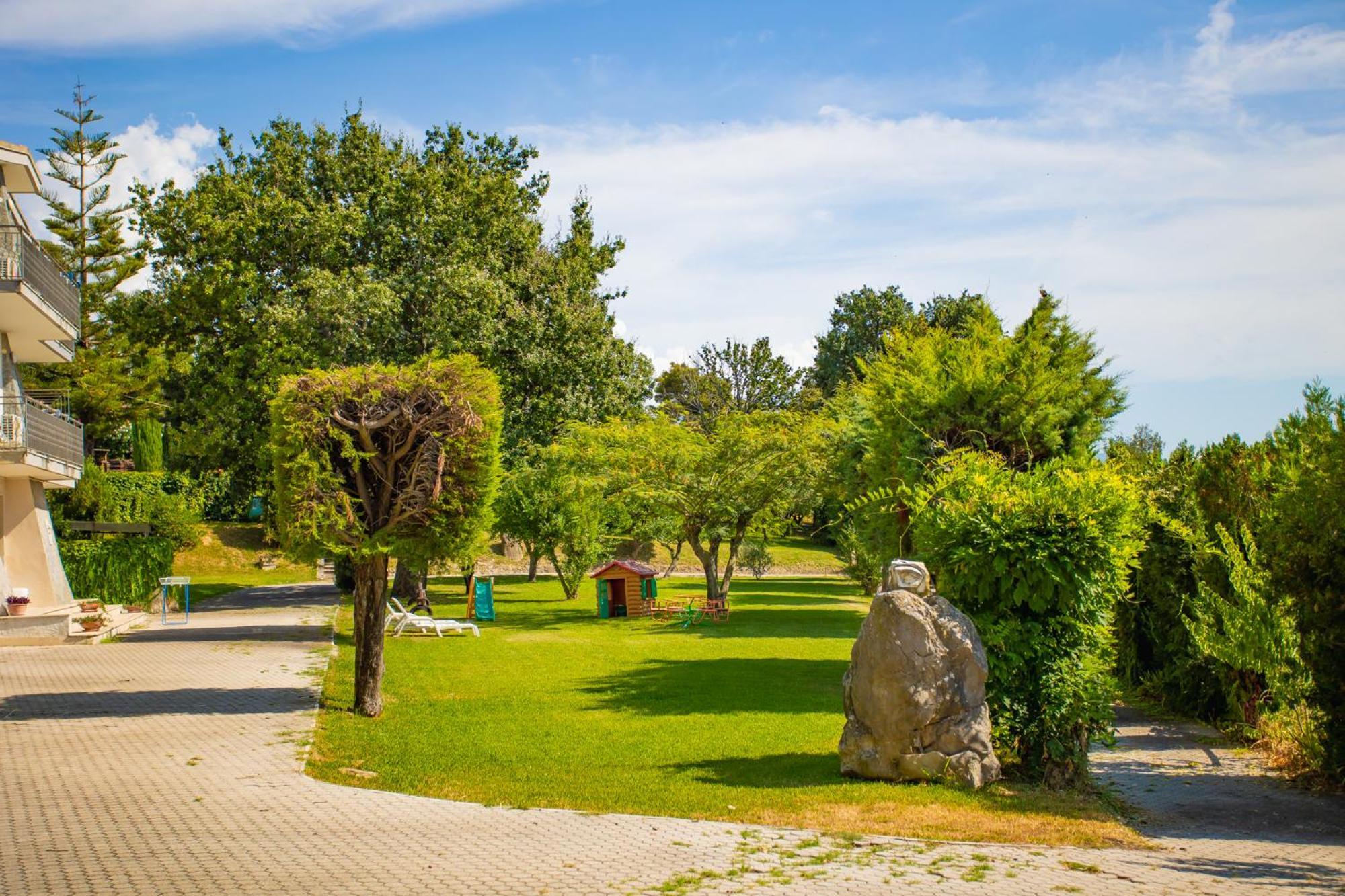 Residenza Giancesare Family Apartments Paestum Bagian luar foto